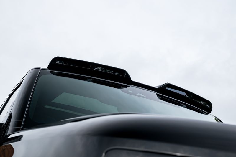 Land Rover Defender 110 P400e 15.4kwh X-Dynamic SE URBAN