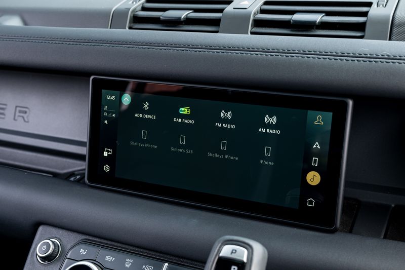 Land Rover Defender 110 P400e 15.4kwh X-Dynamic SE URBAN