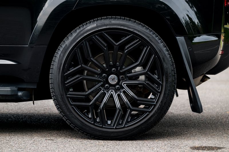 Land Rover Defender 110 P400e 15.4kwh X-Dynamic SE URBAN