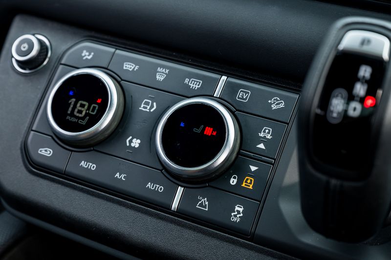 Land Rover Defender 110 P400e 15.4kwh X-Dynamic SE URBAN