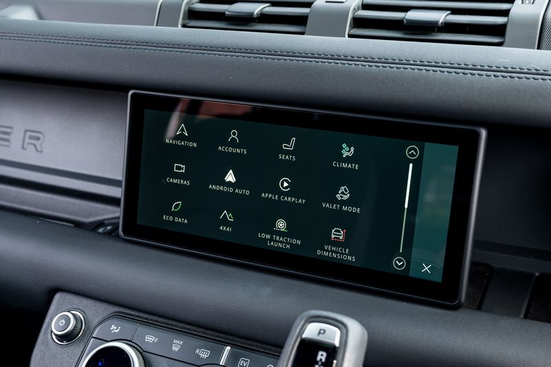 Land Rover Defender 110 P400e 15.4kwh X-Dynamic SE URBAN