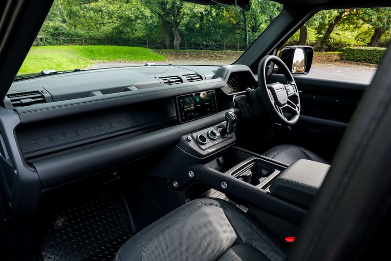 Land Rover Defender 110 P400e 15.4kwh X-Dynamic SE URBAN