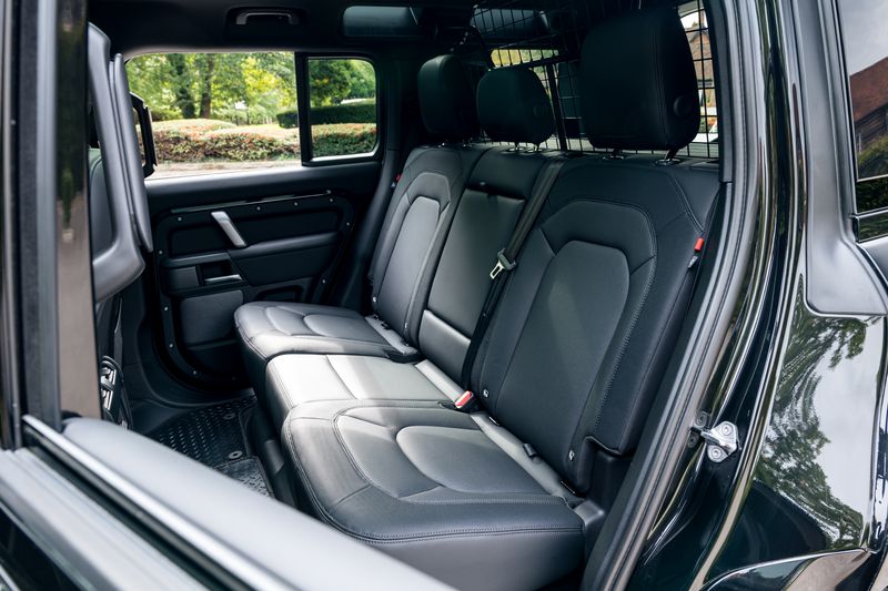 Land Rover Defender 110 P400e 15.4kwh X-Dynamic SE URBAN