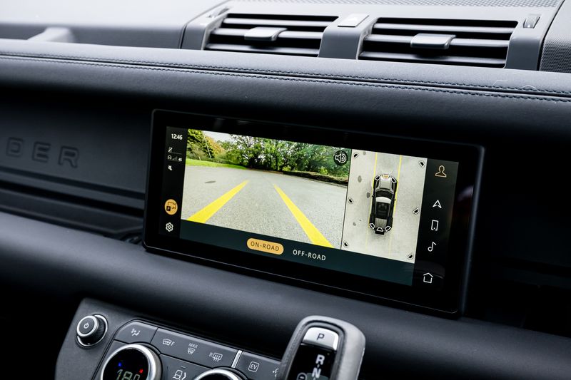 Land Rover Defender 110 P400e 15.4kwh X-Dynamic SE URBAN