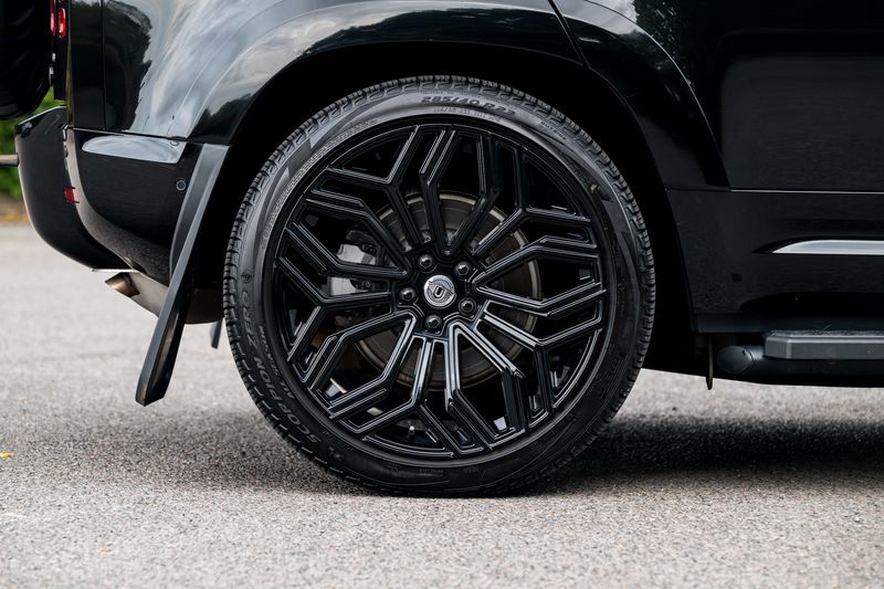 Land Rover Defender 110 P400e 15.4kwh X-Dynamic SE URBAN