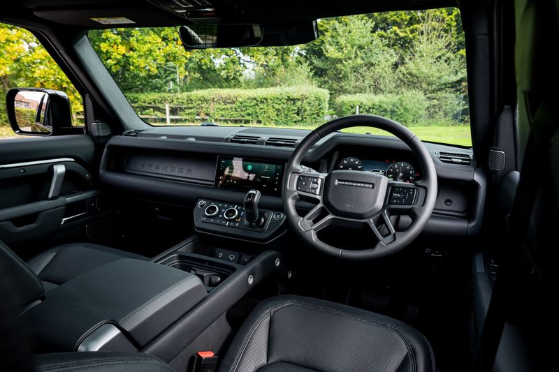 Land Rover Defender 110 P400e 15.4kwh X-Dynamic SE URBAN