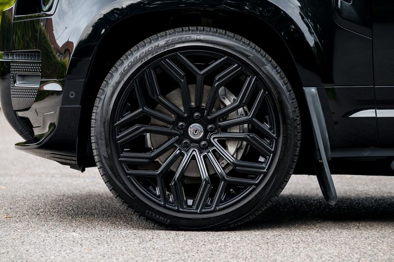 Land Rover Defender 110 P400e 15.4kwh X-Dynamic SE URBAN