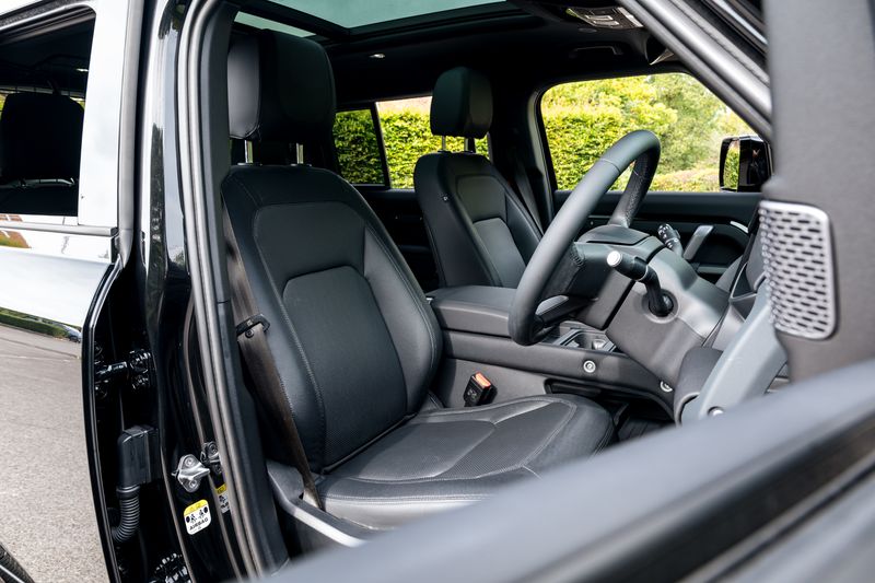 Land Rover Defender 110 P400e 15.4kwh X-Dynamic SE URBAN