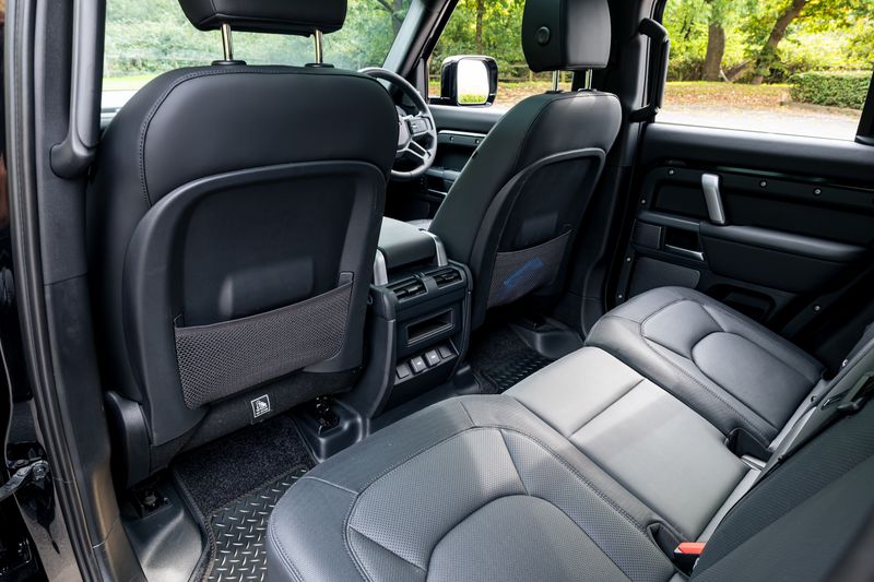 Land Rover Defender 110 P400e 15.4kwh X-Dynamic SE URBAN