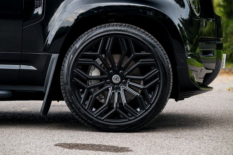 Land Rover Defender 110 P400e 15.4kwh X-Dynamic SE URBAN