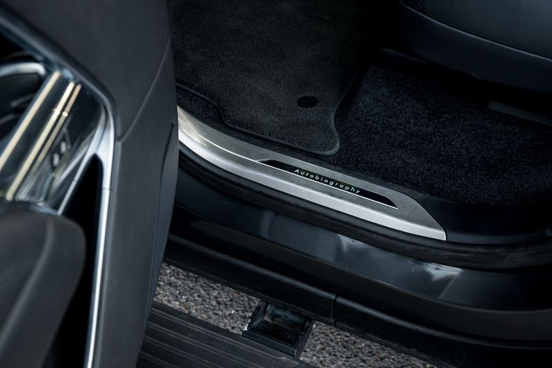 Range Rover P530 Autobiography  LWB 7 Seat