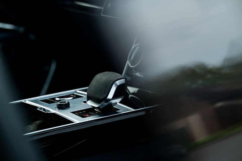 Range Rover P530 Autobiography  LWB 7 Seat