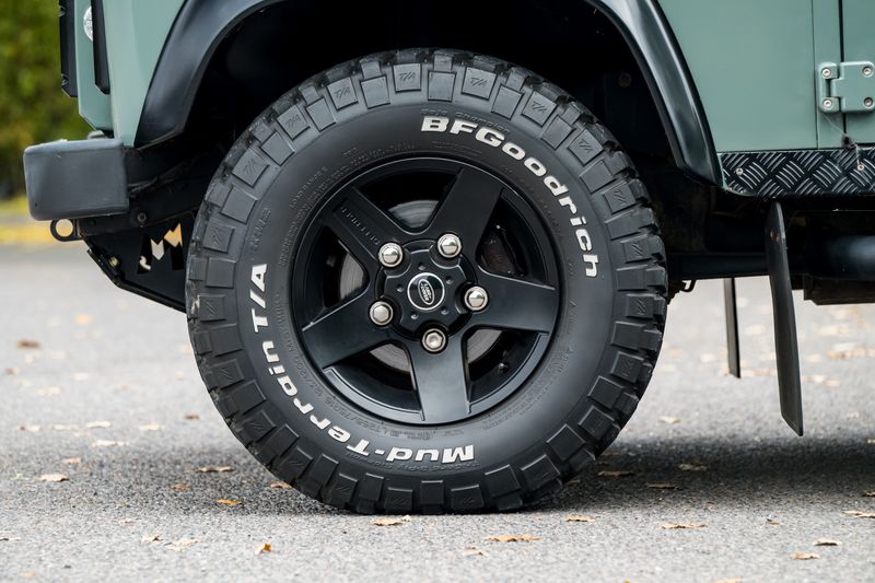 Land Rover Defender 90 2.4 XS Station Wagon Soft Top Conversion