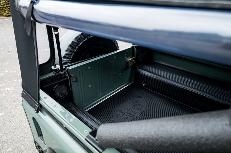 Land Rover Defender 90 2.4 XS Station Wagon Soft Top Conversion