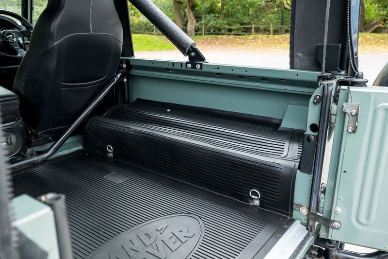 Land Rover Defender 90 2.4 XS Station Wagon Soft Top Conversion
