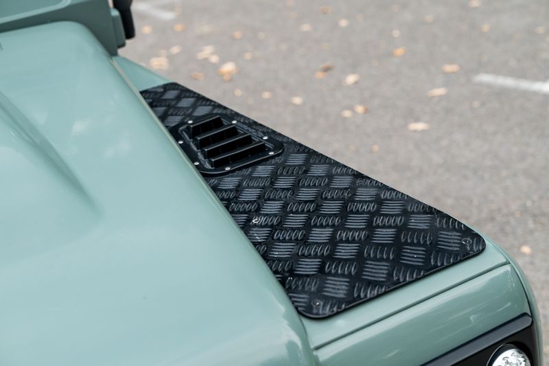 Land Rover Defender 90 2.4 XS Station Wagon Soft Top Conversion