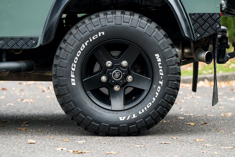 Land Rover Defender 90 2.4 XS Station Wagon Soft Top Conversion