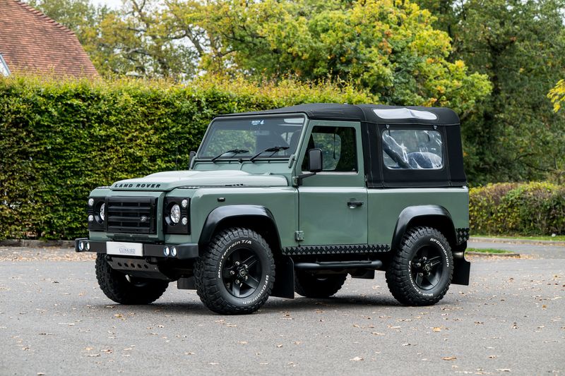 Land Rover Defender 90 2.4 XS Station Wagon Soft Top Conversion