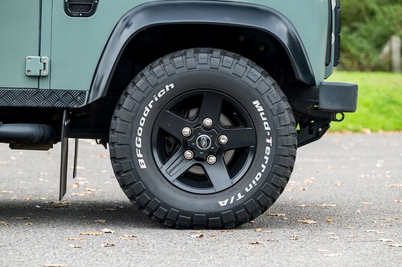 Land Rover Defender 90 2.4 XS Station Wagon Soft Top Conversion