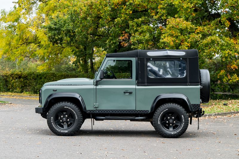 Land Rover Defender 90 2.4 XS Station Wagon Soft Top Conversion