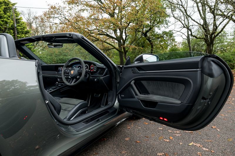 Porsche 911 (992) Carrera 4 GTS PDK Convertible