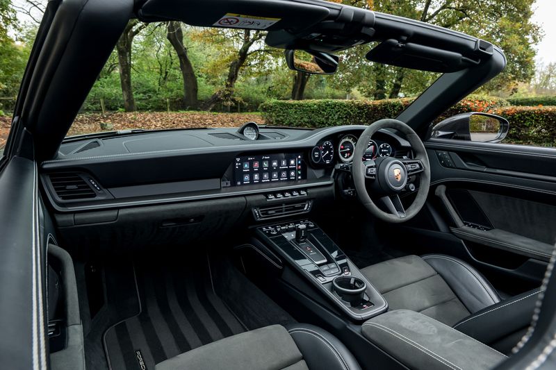 Porsche 911 (992) Carrera 4 GTS PDK Convertible