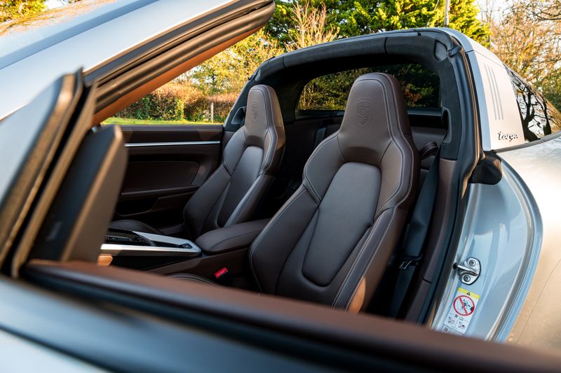 Porsche 911 (992) 4 Targa PDK 4WD