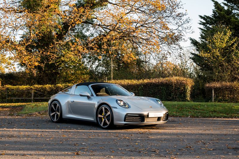 Porsche 911 (992) 4 Targa PDK 4WD