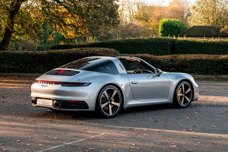 Porsche 911 (992) 4 Targa PDK 4WD