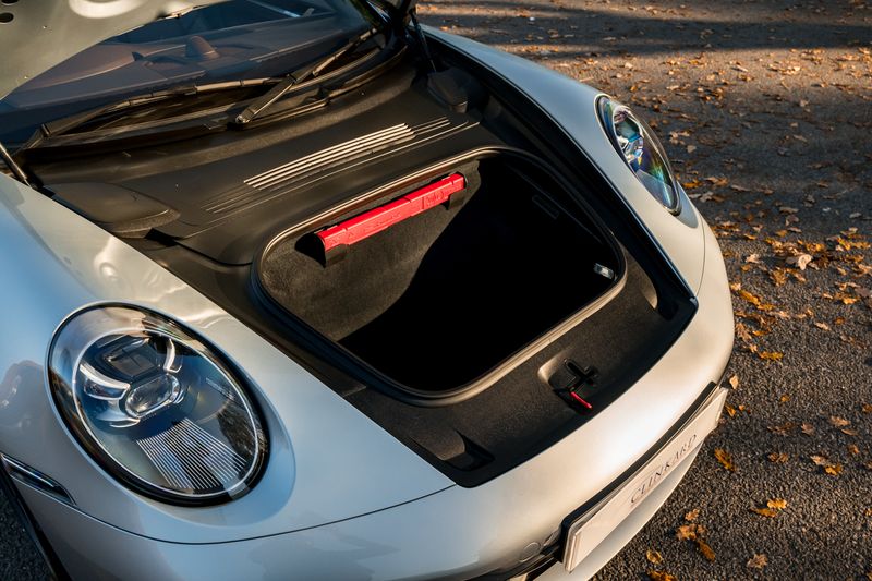 Porsche 911 (992) 4 Targa PDK 4WD