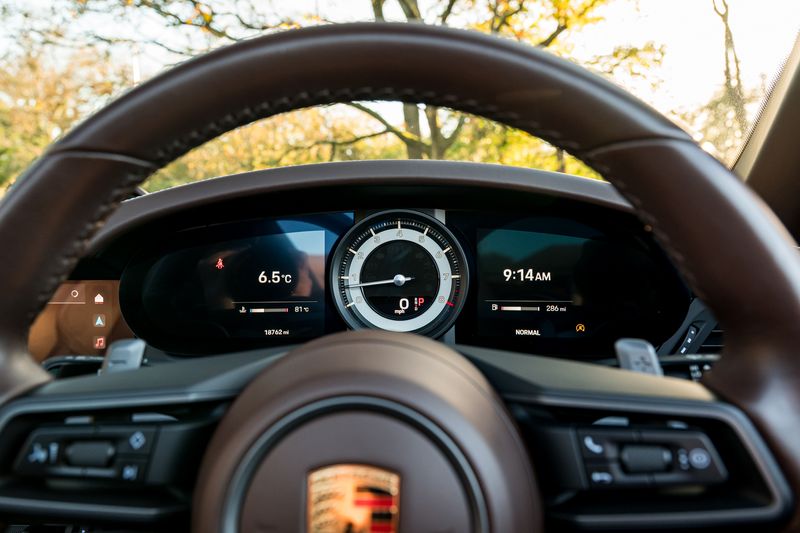 Porsche 911 (992) 4 Targa PDK 4WD