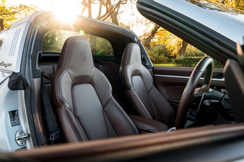 Porsche 911 (992) 4 Targa PDK 4WD