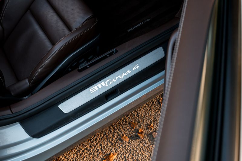 Porsche 911 (992) 4 Targa PDK 4WD