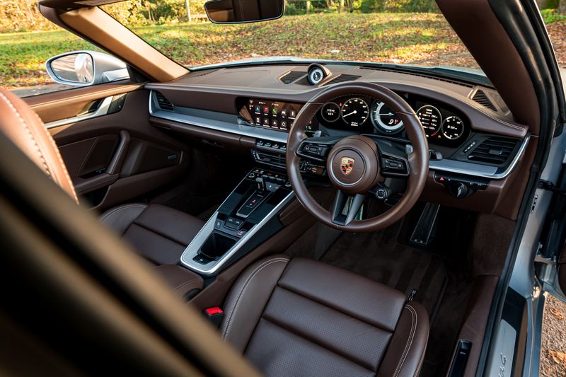 Porsche 911 (992) 4 Targa PDK 4WD