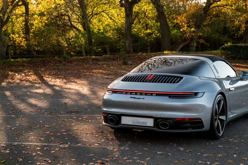 Porsche 911 (992) 4 Targa PDK 4WD