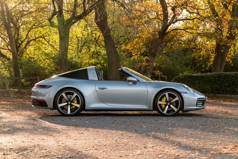Porsche 911 (992) 4 Targa PDK 4WD