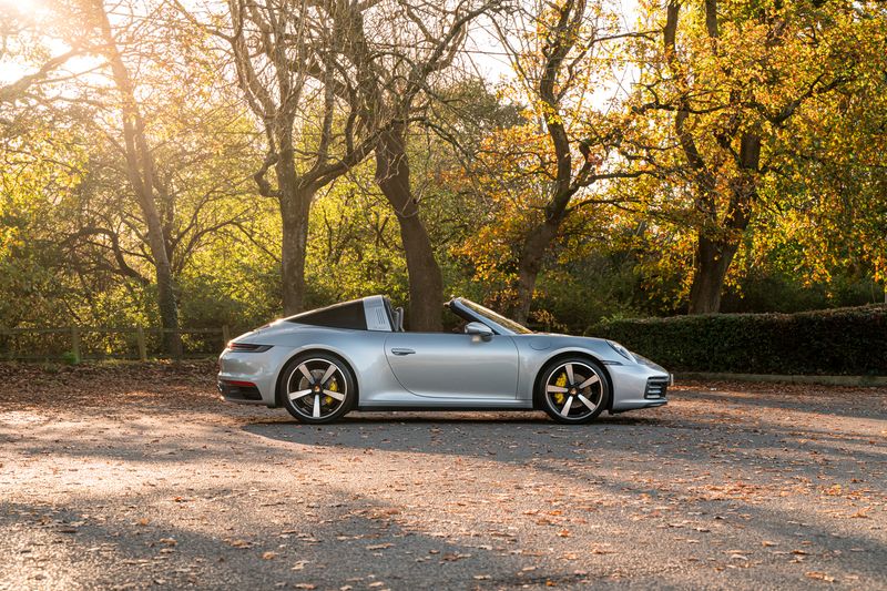Porsche 911 (992) 4 Targa PDK 4WD