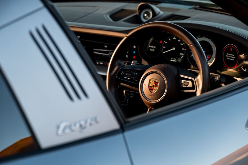 Porsche 911 (992) 4 Targa PDK 4WD