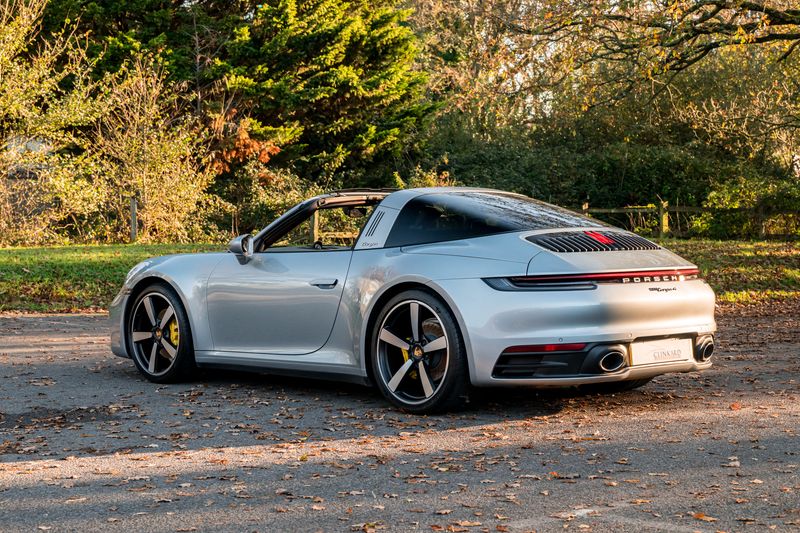 Porsche 911 (992) 4 Targa PDK 4WD