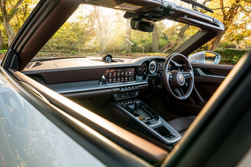 Porsche 911 (992) 4 Targa PDK 4WD