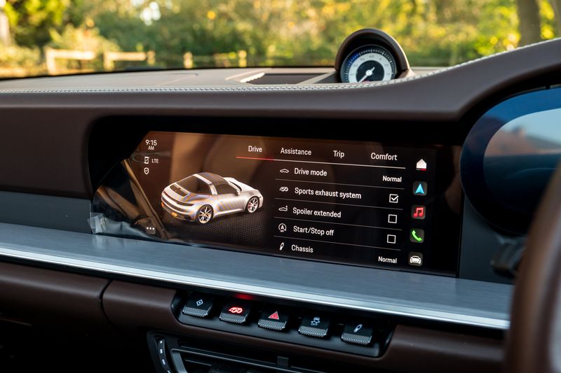 Porsche 911 (992) 4 Targa PDK 4WD