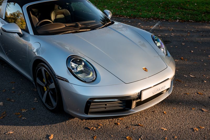 Porsche 911 (992) 4 Targa PDK 4WD