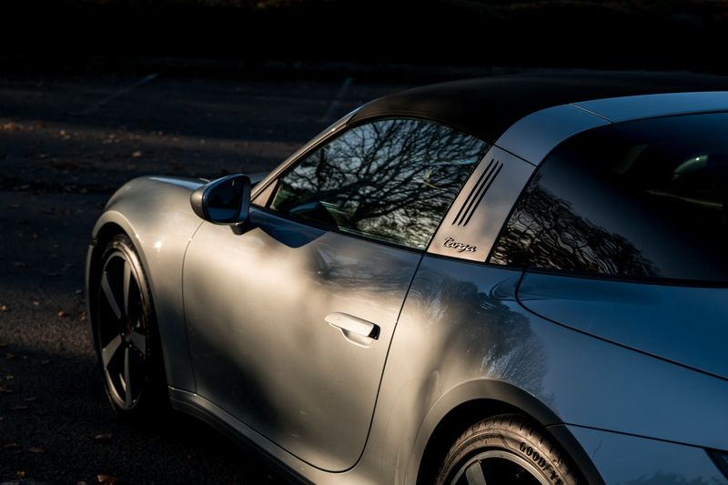 Porsche 911 (992) 4 Targa PDK 4WD