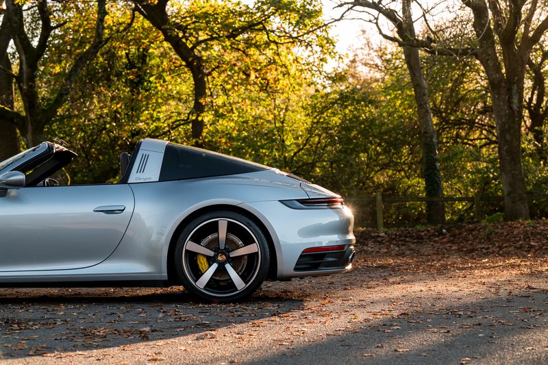 Porsche 911 (992) 4 Targa PDK 4WD