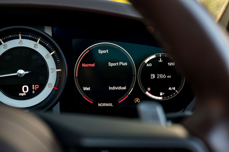 Porsche 911 (992) 4 Targa PDK 4WD