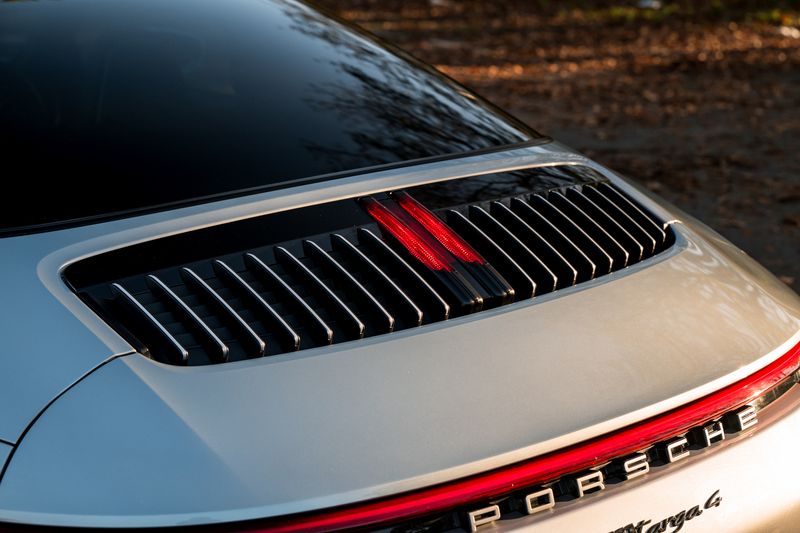 Porsche 911 (992) 4 Targa PDK 4WD
