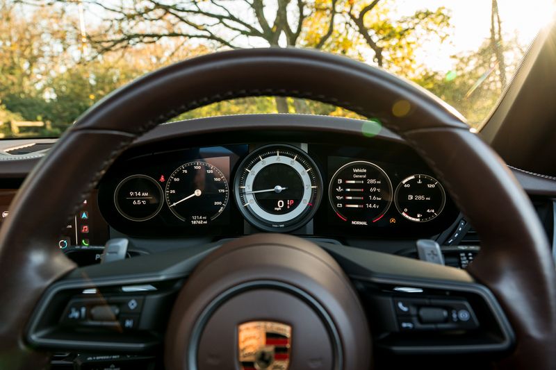 Porsche 911 (992) 4 Targa PDK 4WD