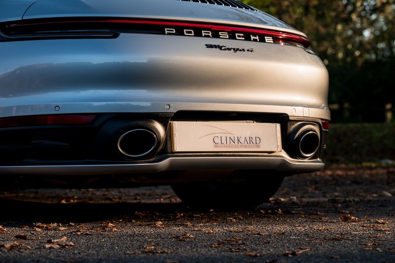 Porsche 911 (992) 4 Targa PDK 4WD