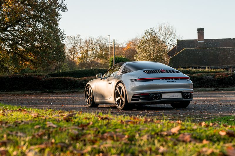 Porsche 911 (992) 4 Targa PDK 4WD