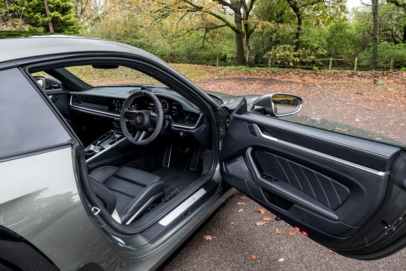 Porsche 911 (992) Turbo S Coupe PDK 4WD